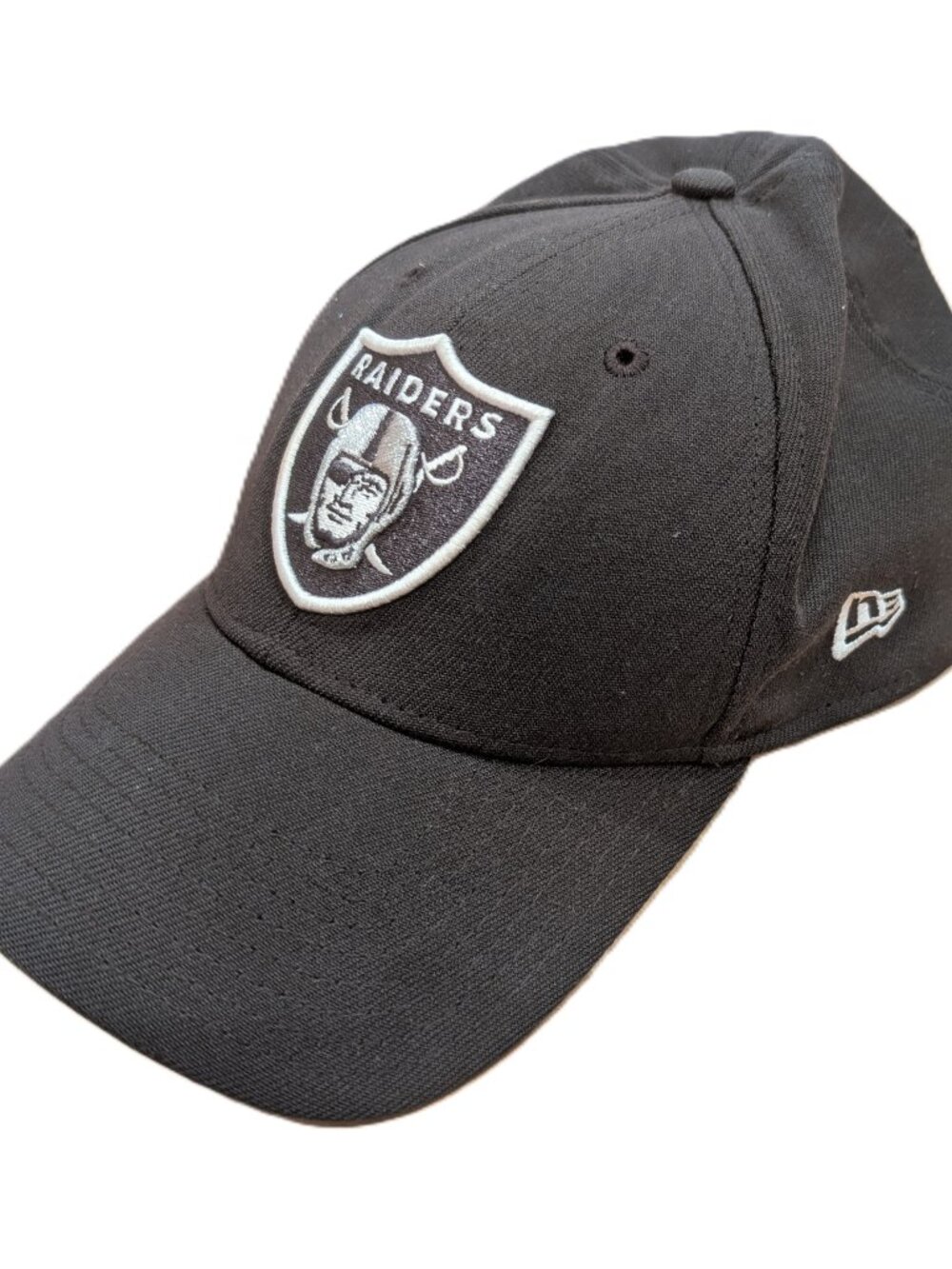 New Era 39Thirty Las Vegas Raiders Embroidered Fitted Cap - Size Small-Medium